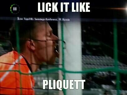 Sturm Graz målvakt Benedikt Pliquetts tunga blev snabbt viral på nätet. 