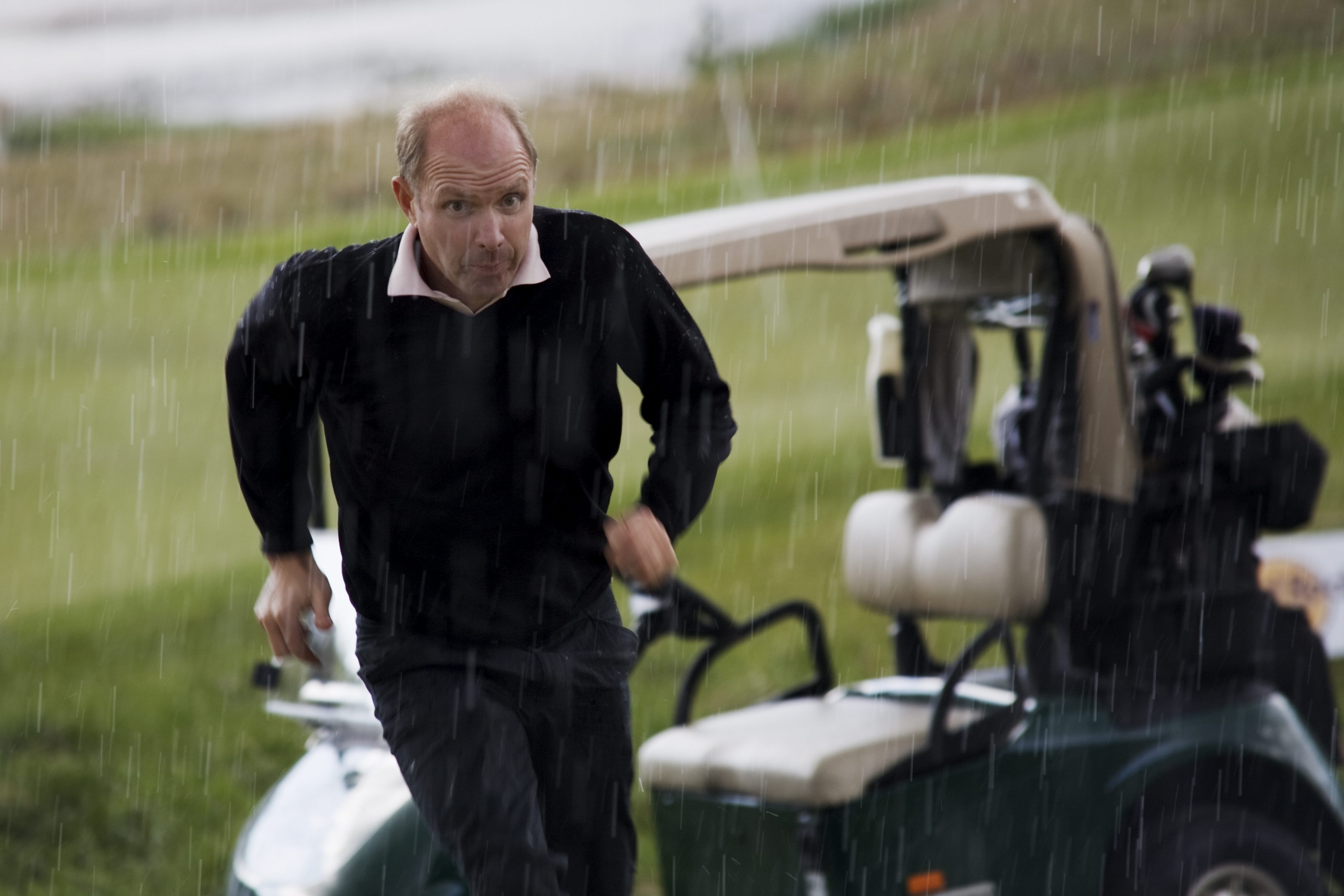 Thomas Ravelli får resa sig upp ur golfbilen och tävla i andra grenar.