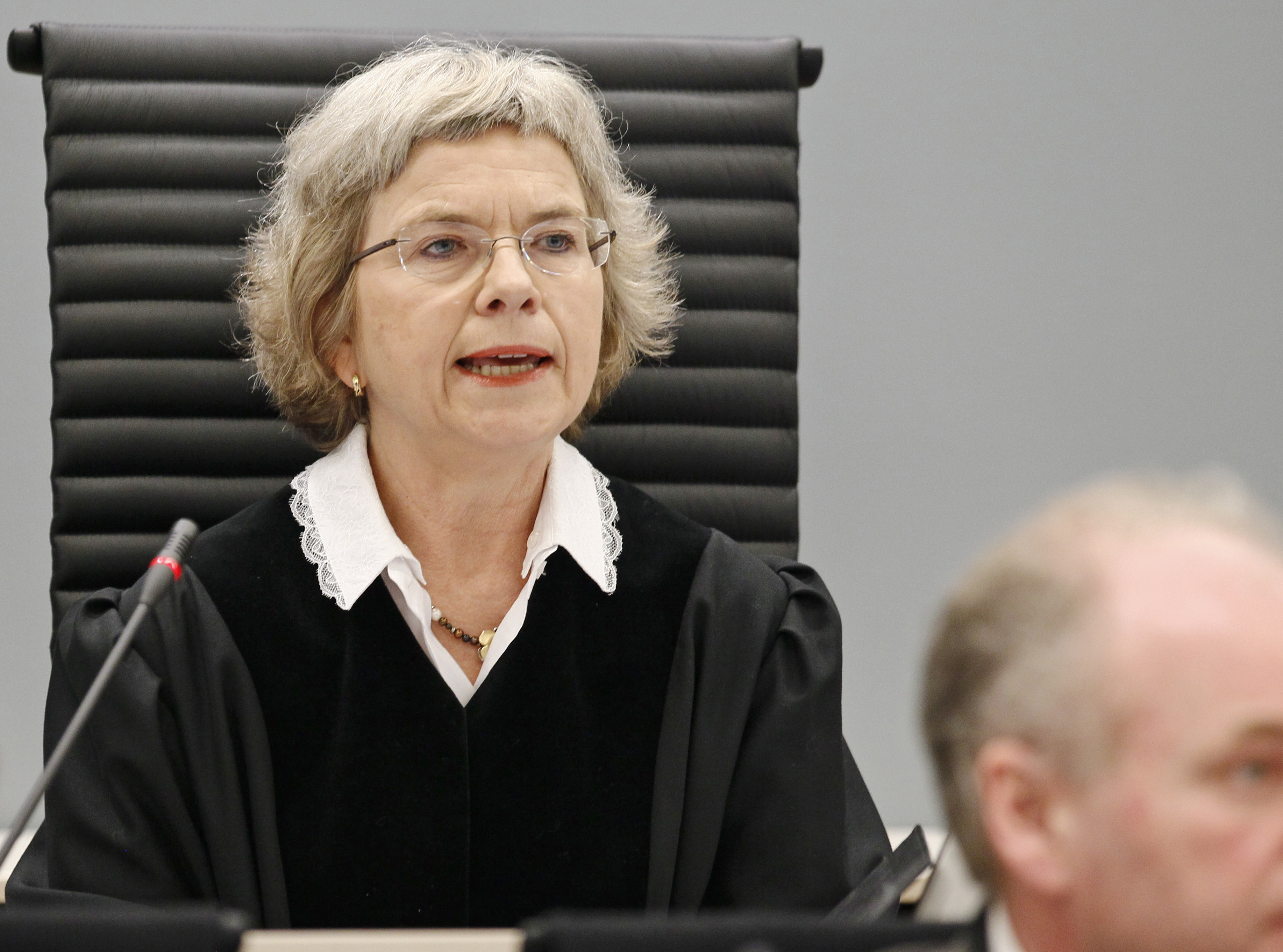 Domaren heter Wenche Elisabeth Arntzen.