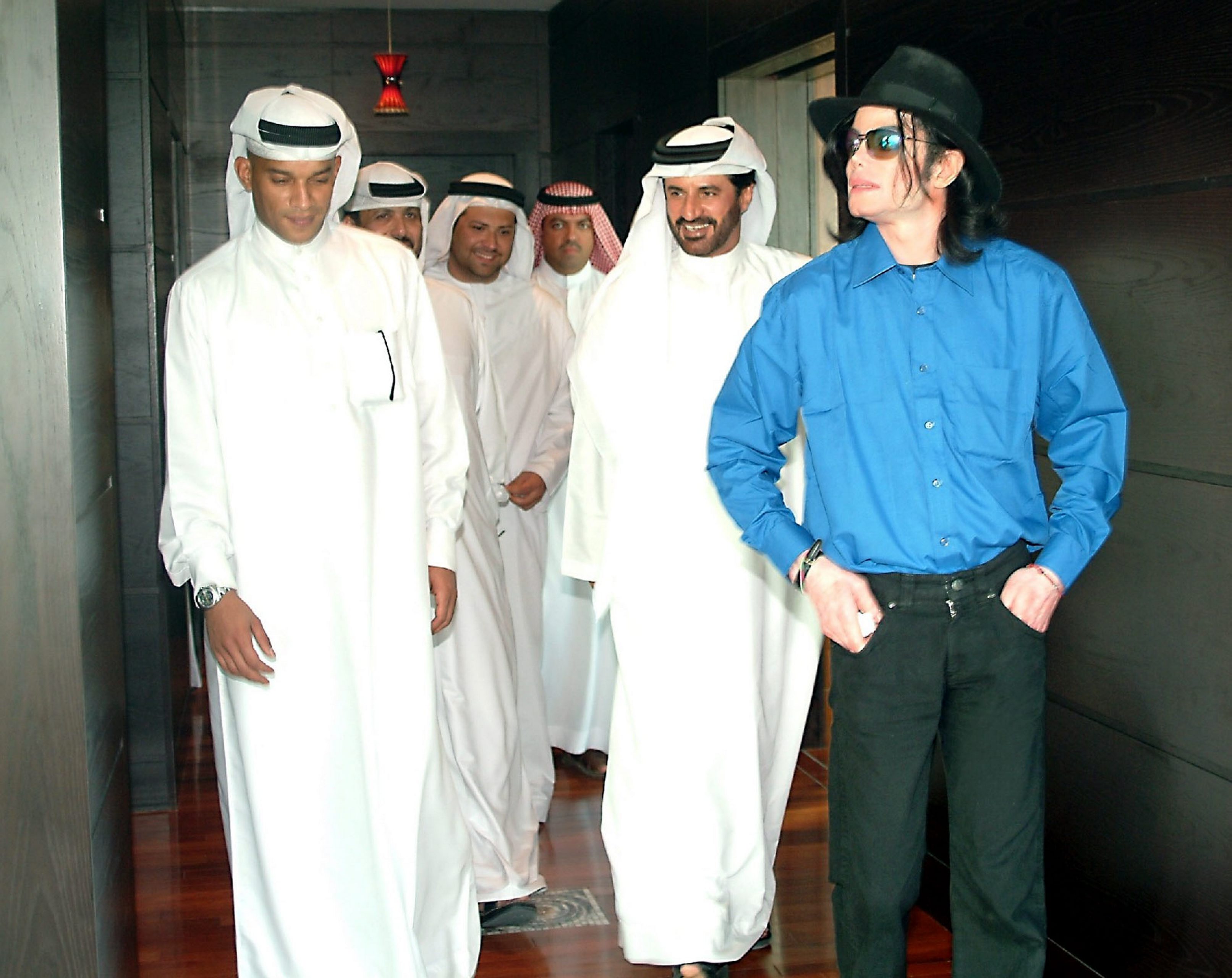 Här är Michael på besök i Dubai. Han flög dit för att träffa den Förenade Arabemiratens rallymästare. . . 