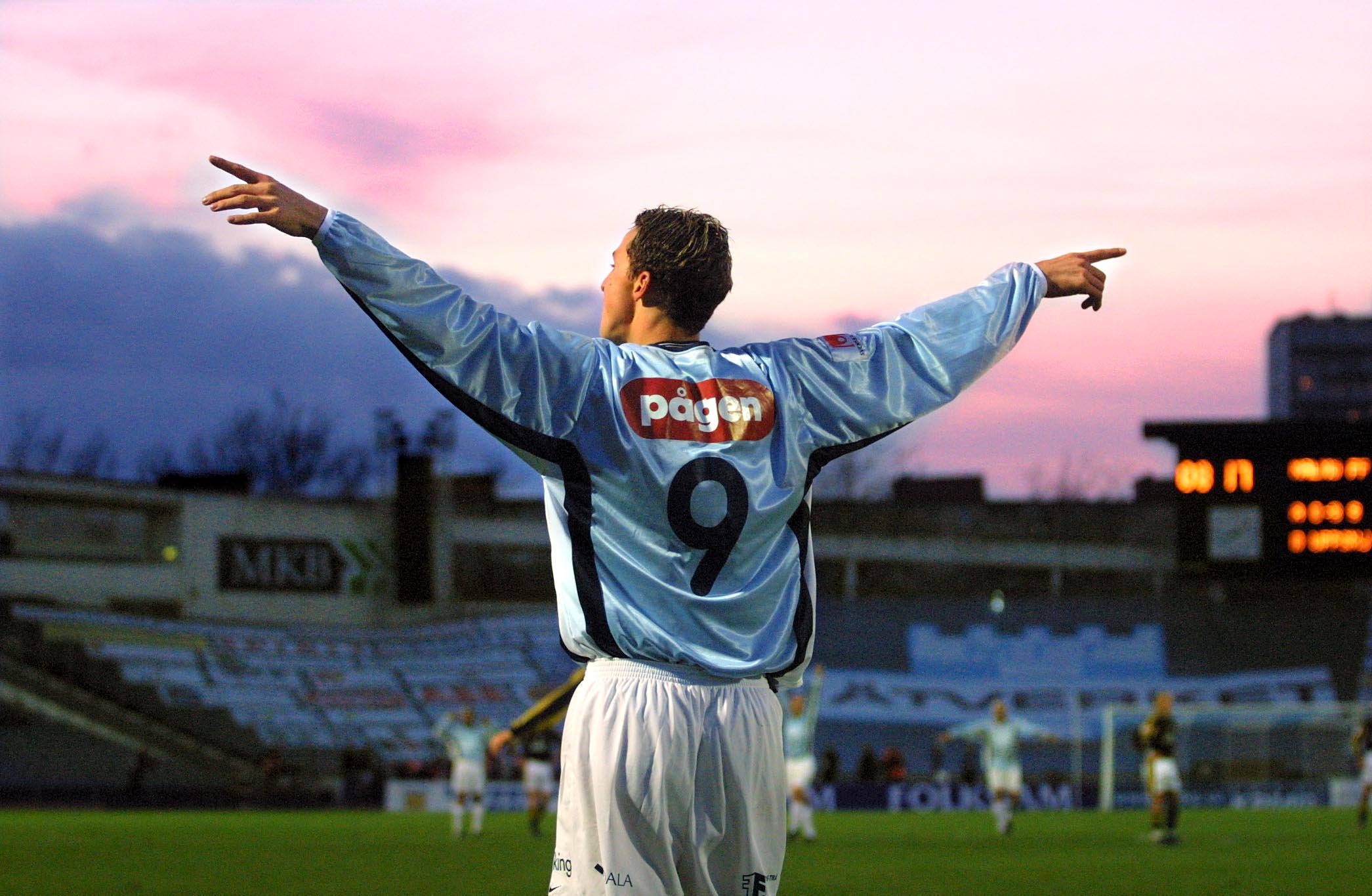 Zlatan gör A-lagsdebut för Malmö FF under Roland Anderssons ledning 1999 och börjar på allvar uppmärksammas för sitt spel i MFF i Allsvenskan 1999.