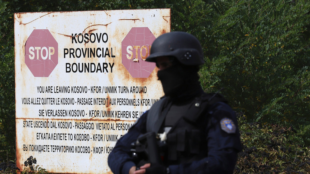 Kosovansk polis vid gränsen mot Serbien. Arkivbild.