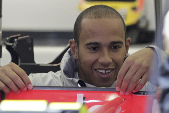 Lewis Hamilton tror fortfarande de har chansen att vinna VM.