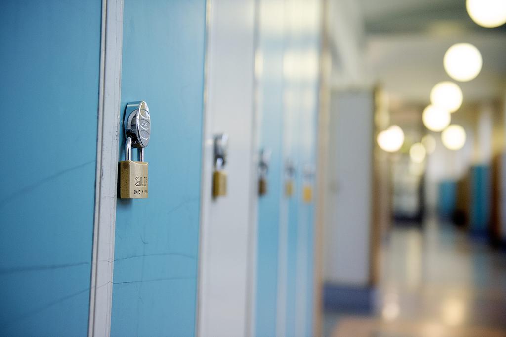 Lärare nedslagen på Fryshuset Gymnasium. Lärare nedslagen på Fryshuset Gymnasium.