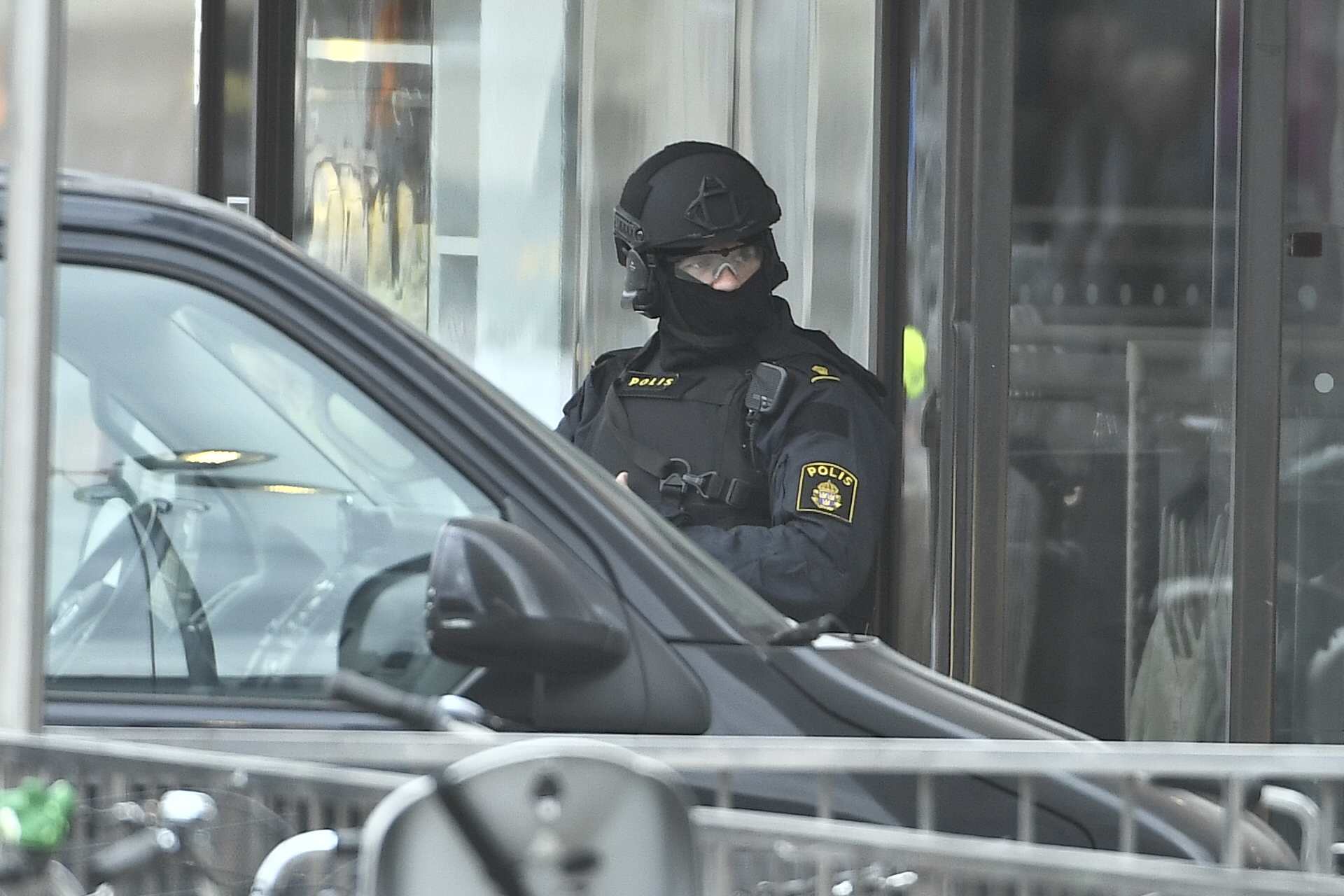 Polis, terrorattacken i Stockholm. Vapen.