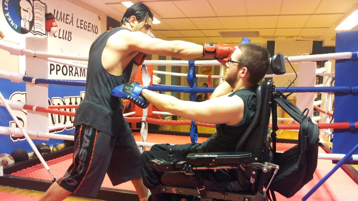 Genom boxningen har Erik – som föddes med en cp-skada – gjort flera fysiska förbättringar. 