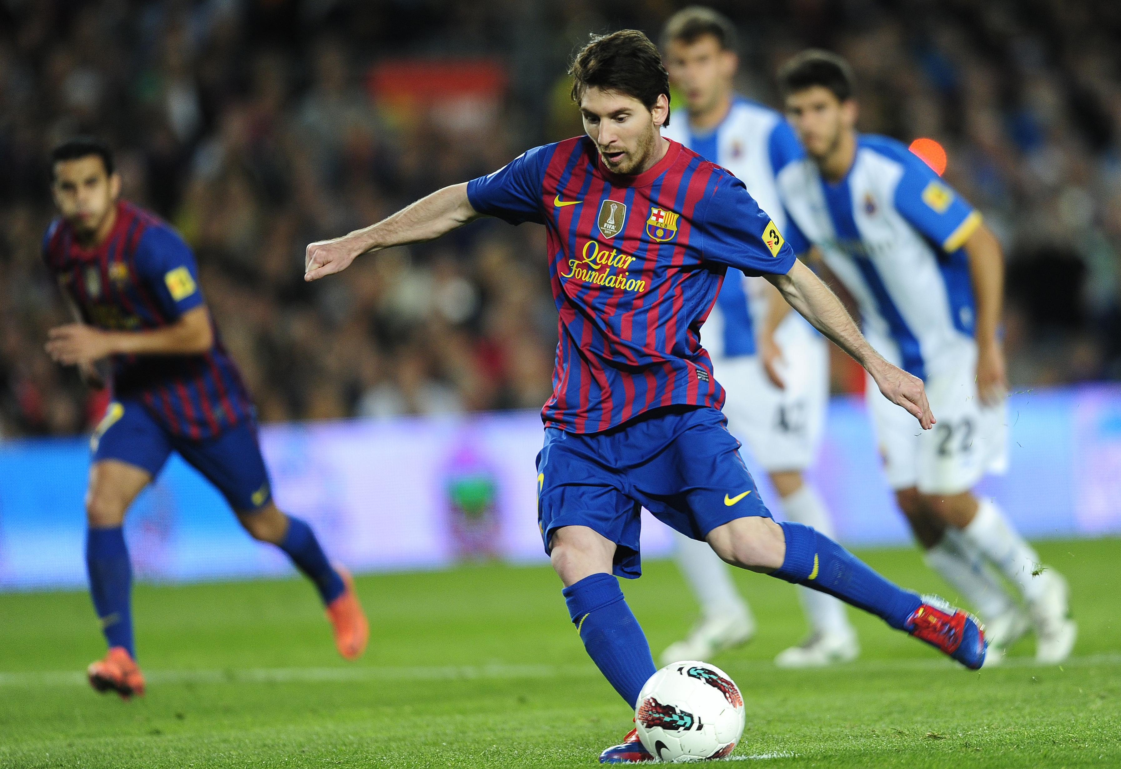 Messi gjorde fyra mål när man krossade lillebror Espanyol i derbyt.