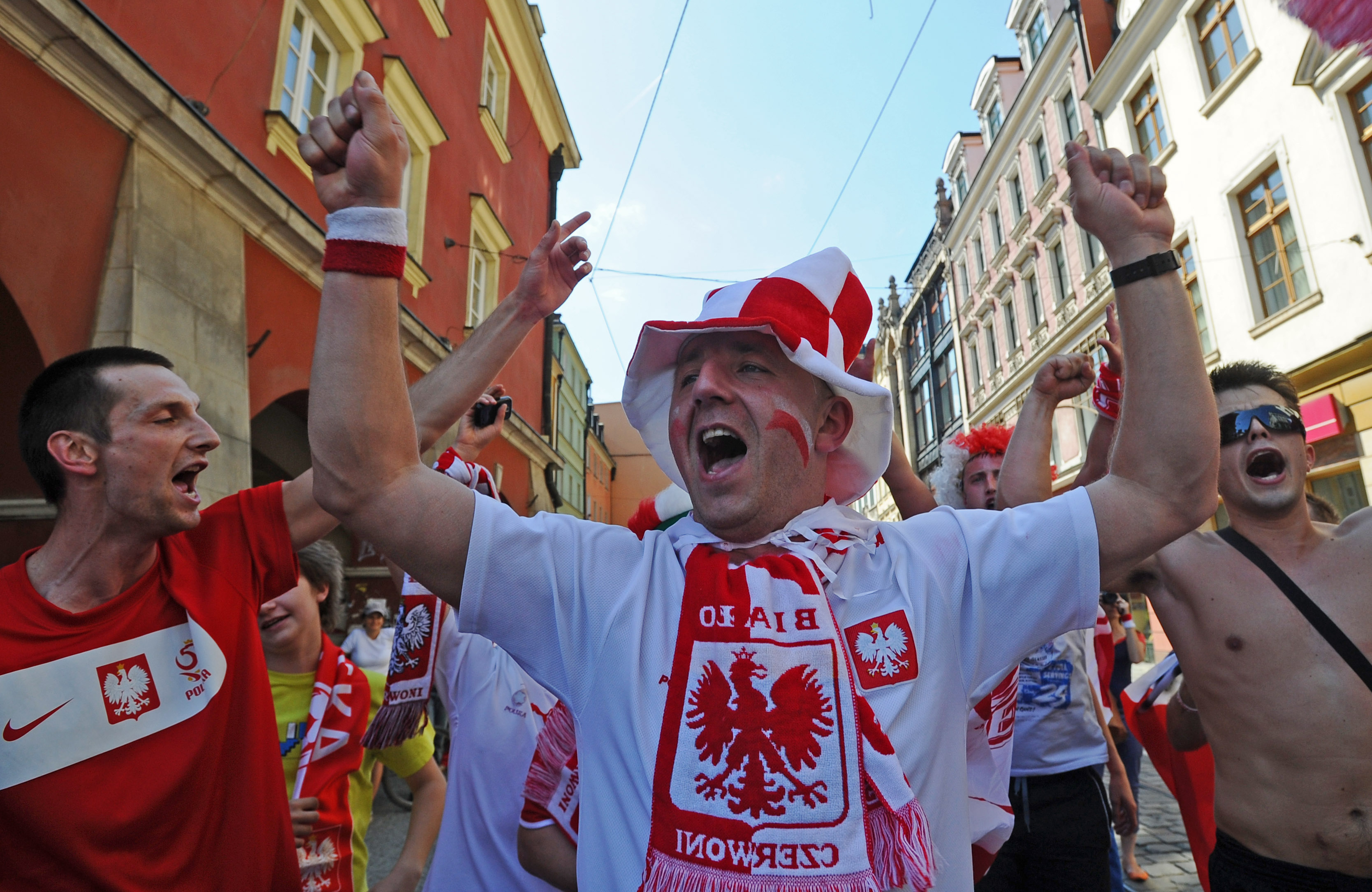 Tiotusentals polska fans har EM-laddat i Wroclaw under dagen.
