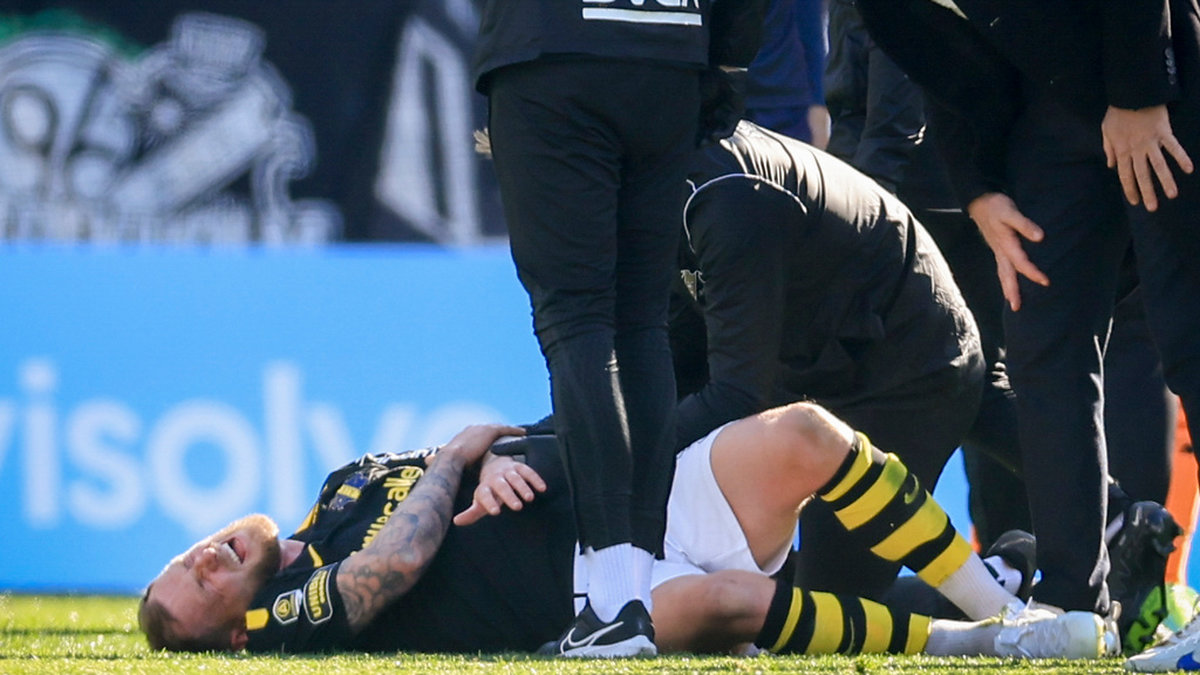 AIK:s John Guidetti skadade sig på nytt i onsdagens match i svenska cupen, omgång 2, mot Dalkurd. Arkivbild.