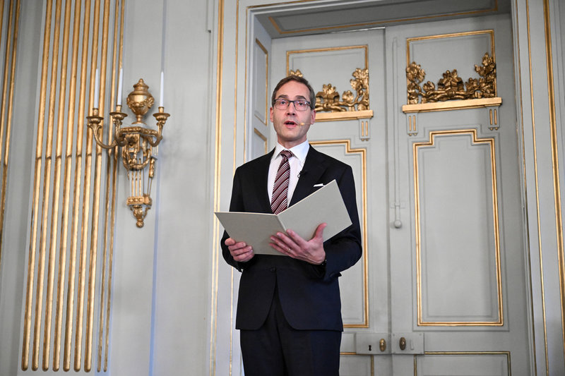 Mats Malm, ständig sekreterare vid Svenska Akademien, tillkännager årets pristagare.