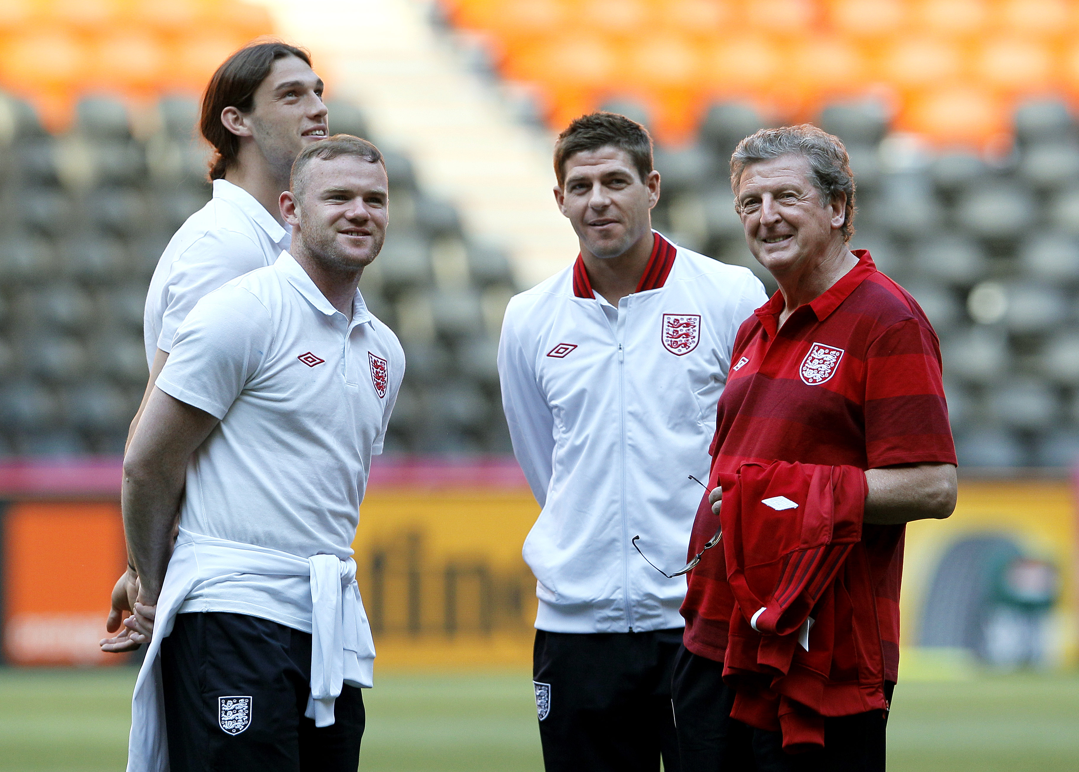 Roy Hodgson och de andra landslagsspelarna tror på Wayne Rooney.