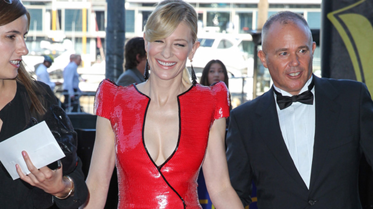 Cate Blanchett gick på gala klädd som en röd kondom. 
