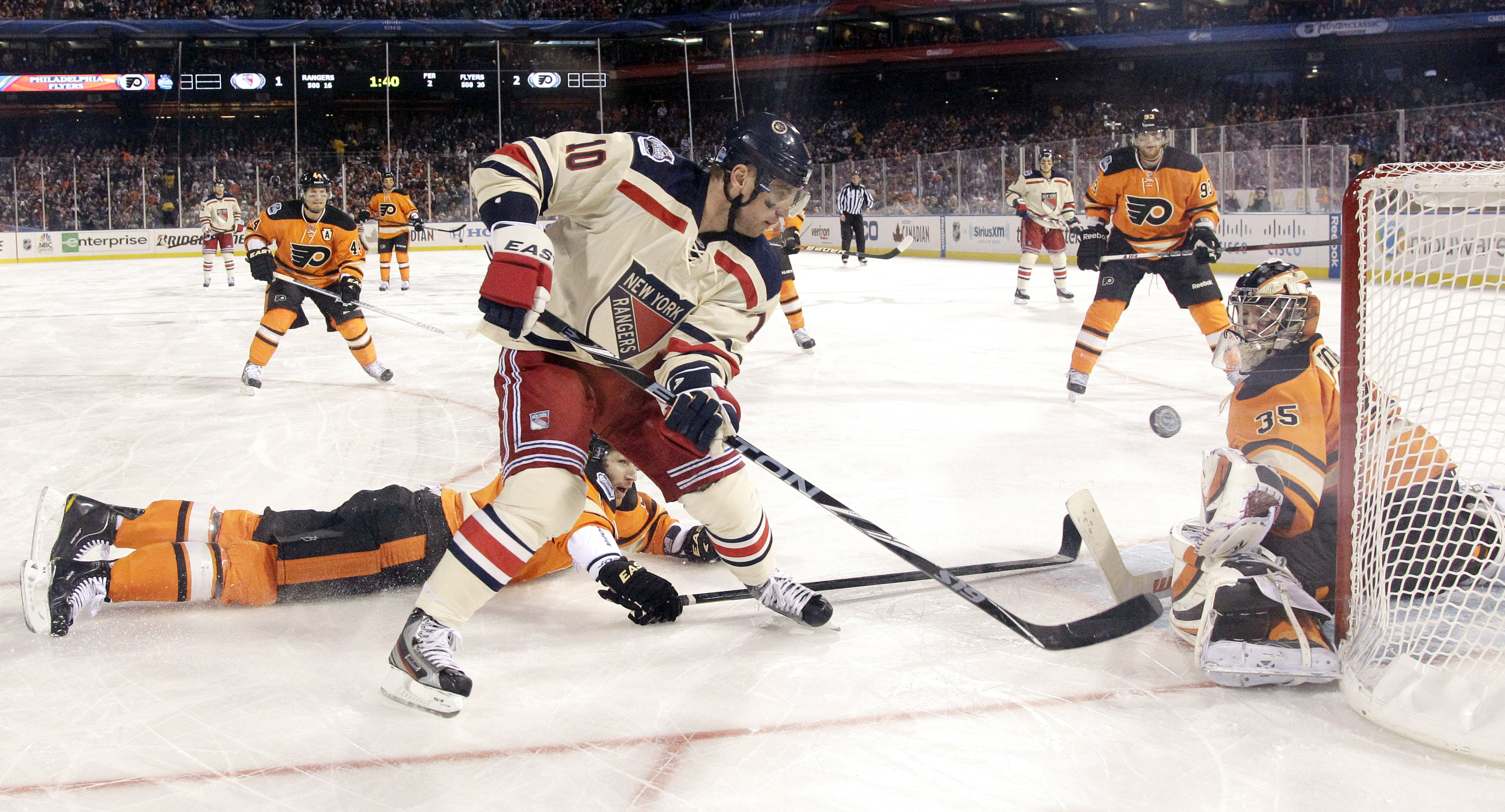 Drabbningen mellan Flyers och Rangers slutade 3-2 till bortalaget.