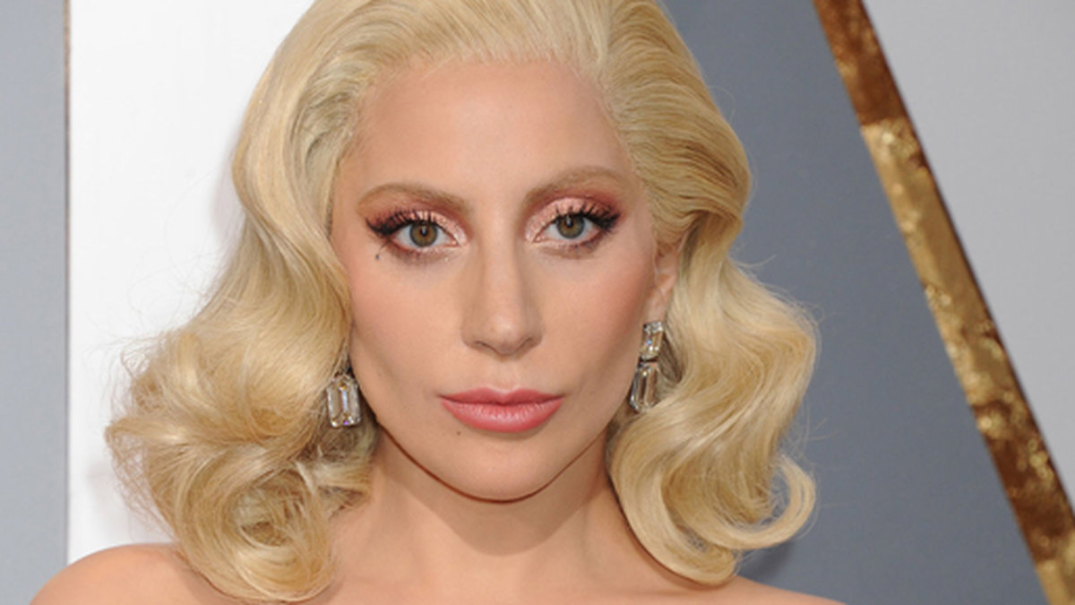 Lady Gaga med smaragdslipade diamanter.