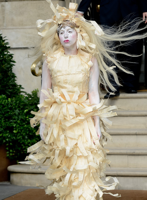 Ännu en av Gagas galna outfits från veckan som gick. Dokumentförstöraren Lady Gaga?