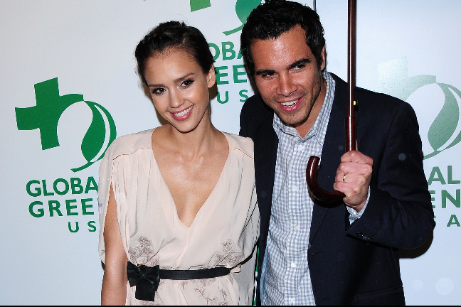 Jessica Alba träffade sin man Cash Warren under inspelningen av Fantastic Four. Nu har de barn tillsammans. Jessica Alba träffade sin man Cash Warren under inspelningen av Fantastic Four. Nu har de barn tillsammans.