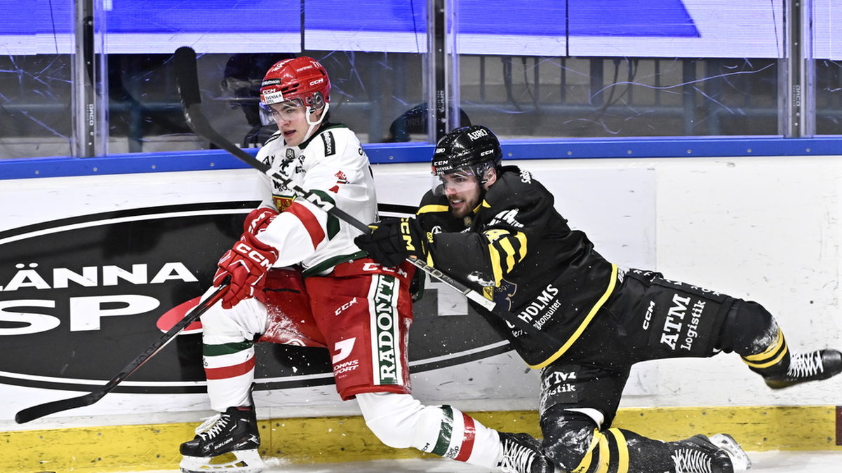 Svartklädda AIK slutar trea i hockeyallsvenskan. Arkivbild.