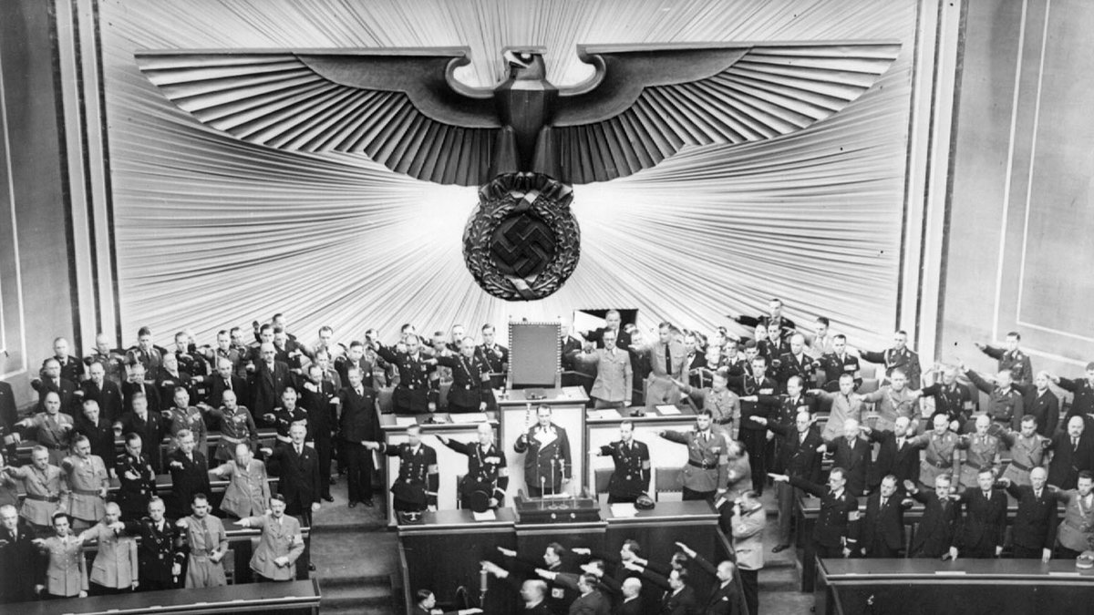 Nazister saluterar precis före kriget, 1938.