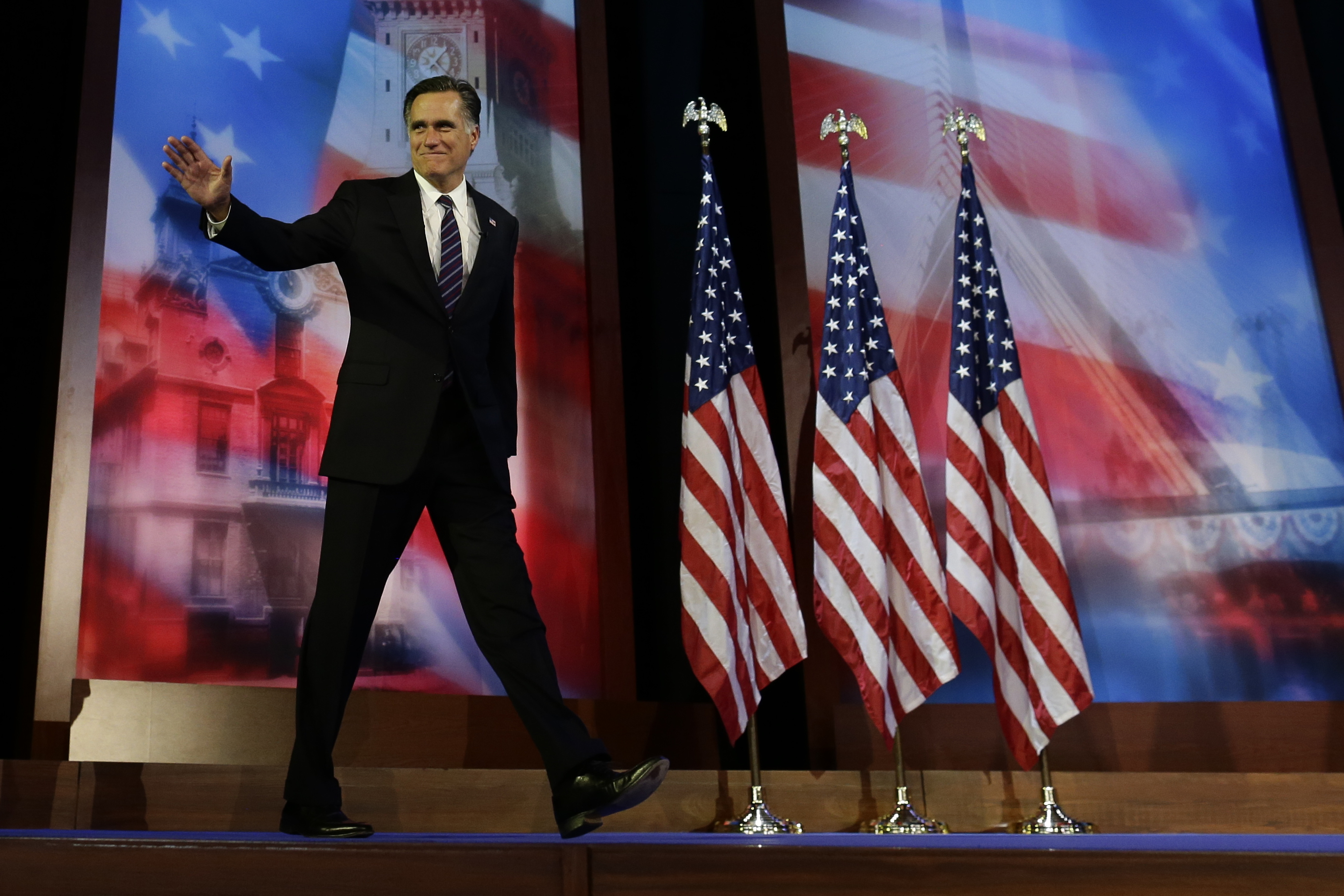 Romney tackade alla sina anhängare och sin fru. Romney tackade alla sina anhängare och sin fru.
