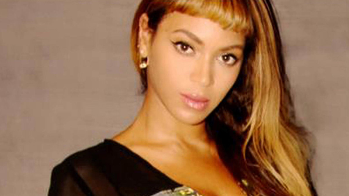 Beyoncé visar sin nya frisyr. 