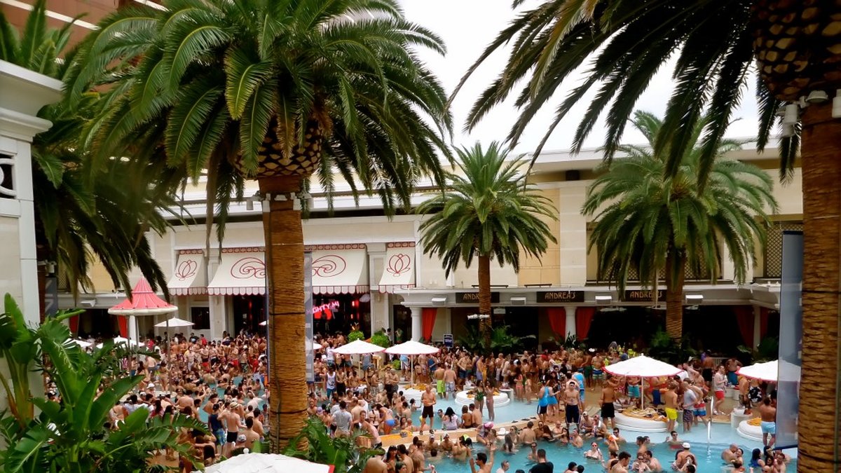Det blev inget gig från Avicii - men poolpartyt pågick självklart ändå. Det är ju Vegas. 