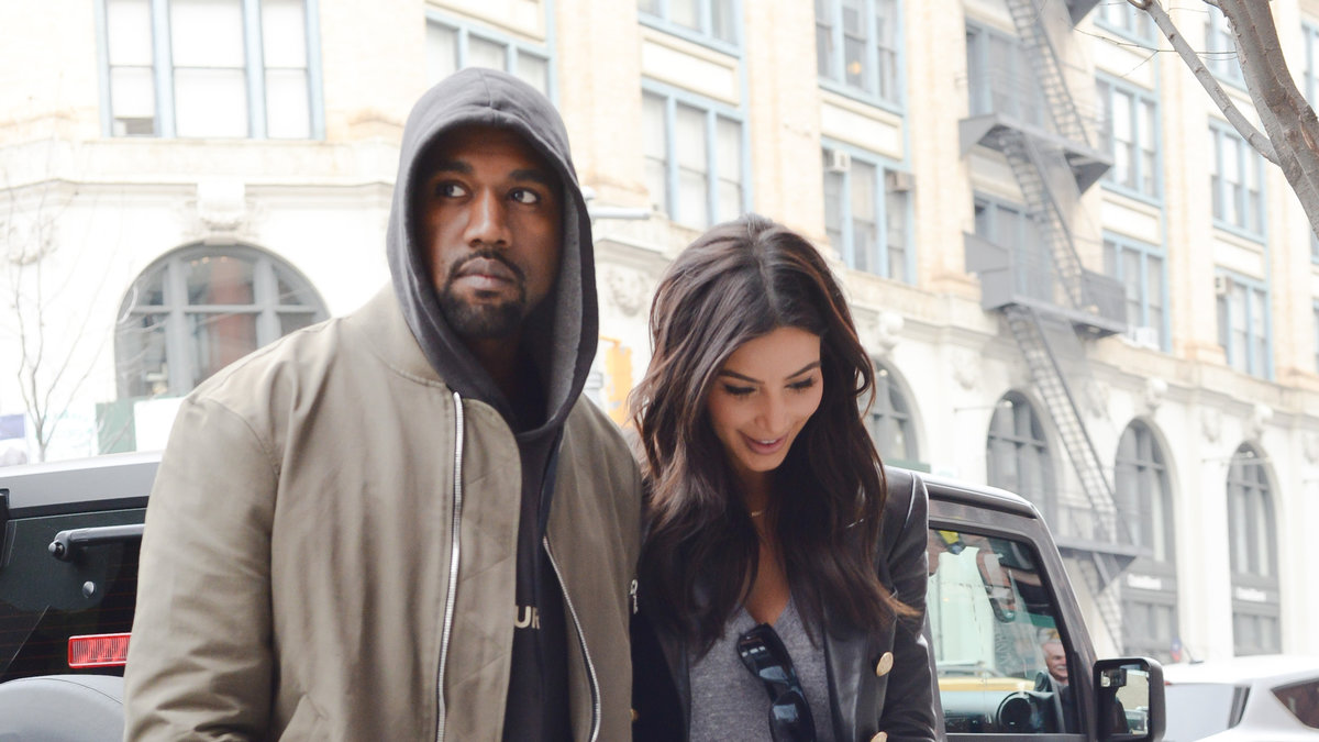 Kanye West och Kim Kardashian matchar till och med varandra i jordnära toner. 