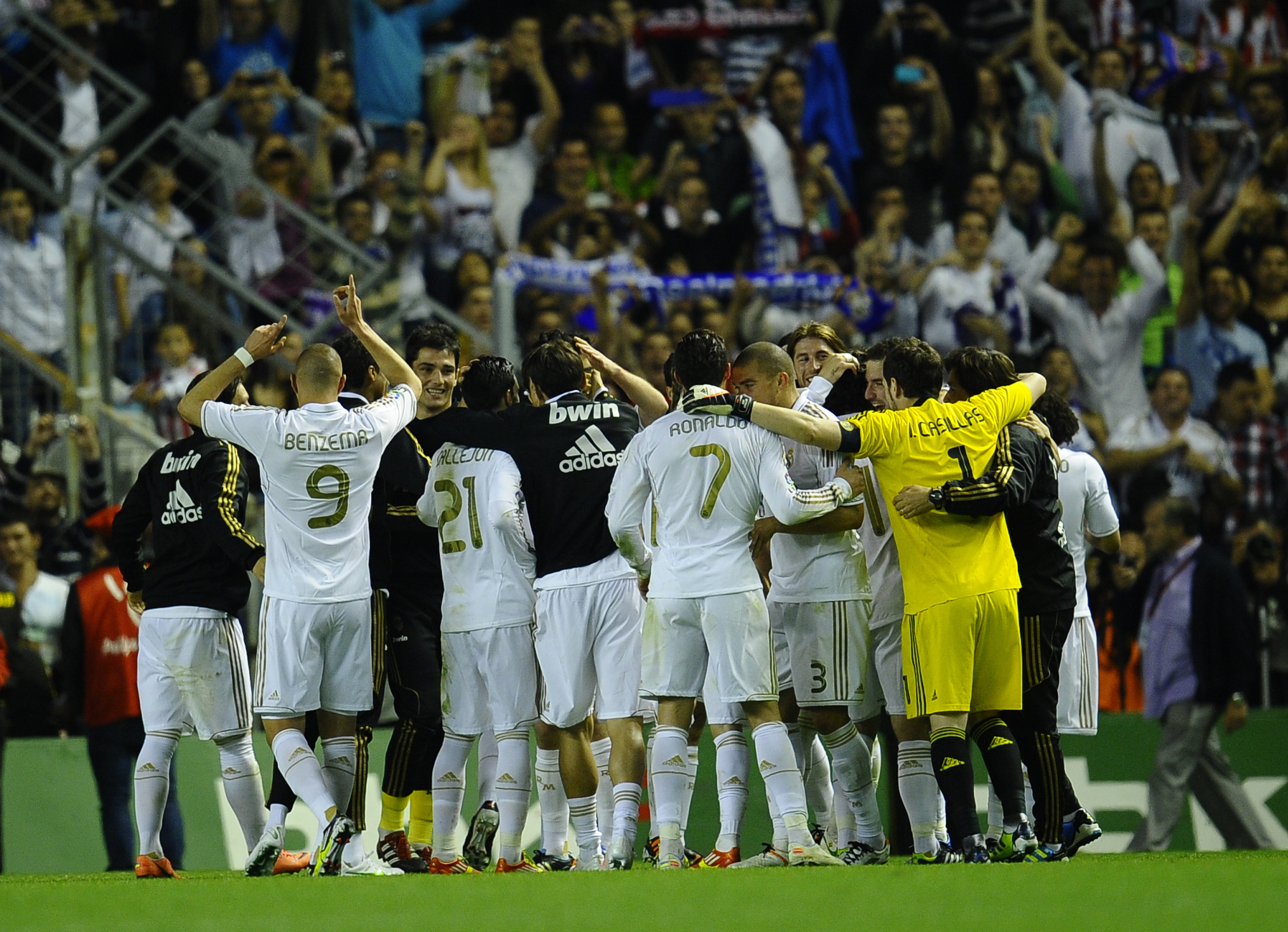 Ligasegern kom lägligt efter att Real åkt ur Champions League mot Bayern München. Ligasegern kom lägligt efter att Real åkt ur Champions League mot Bayern München.