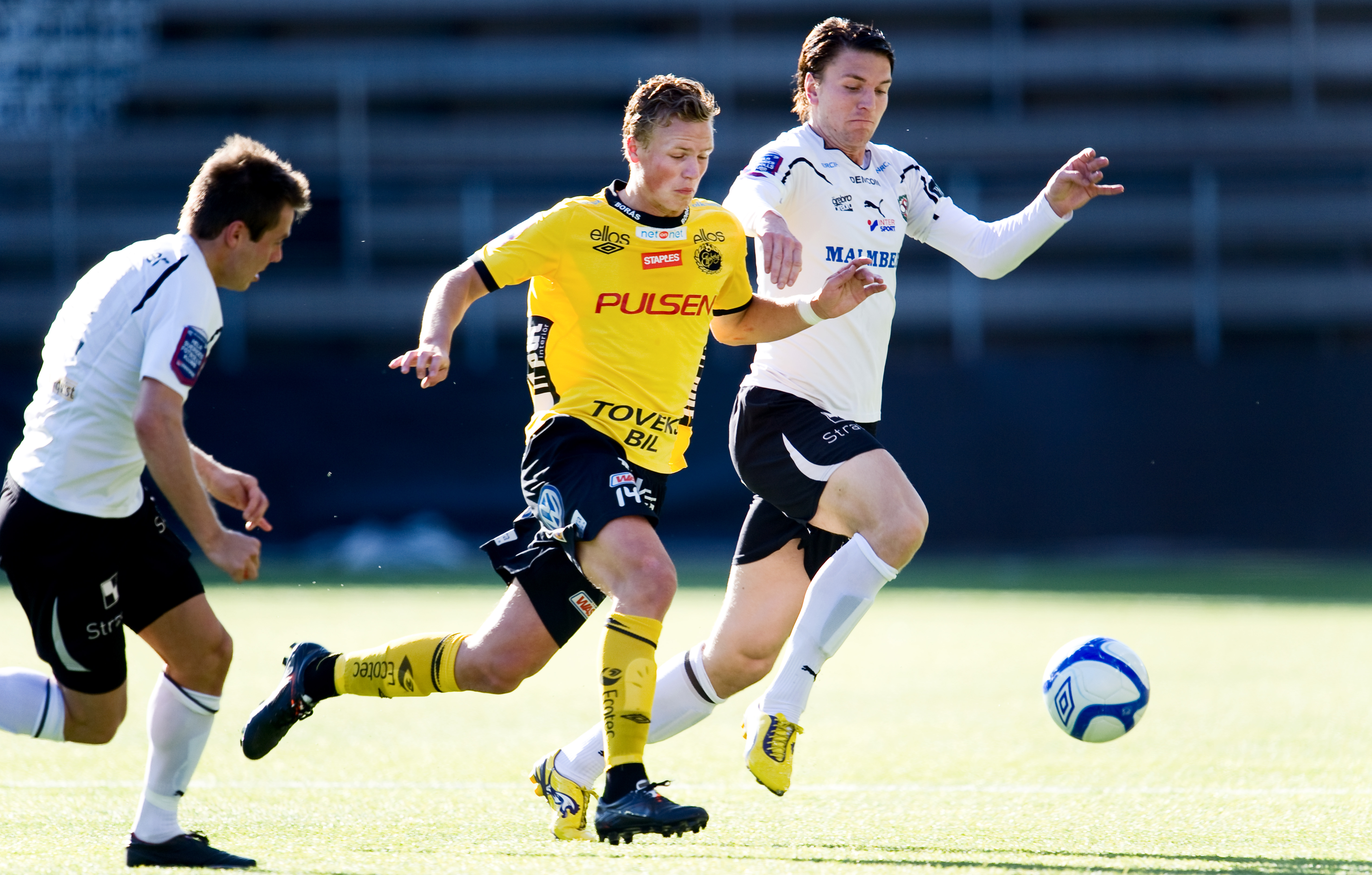 14. Oscar Hiljemark, central mittfältare. Betyg: 4/5. En blivande mittfältsgeneral. Redan fått känna på a-landslagsspel trots sin ringa ålder (19). Jobbar hårt och täcker av stora ytor på mitten. 14. Oscar Hiljemark, central mittfältare. Betyg: 4/5. En blivande mittfältsgeneral. Redan fått känna på a-landslagsspel trots sin ringa ålder (19). Jobbar hårt och täcker av stora ytor på mitten.