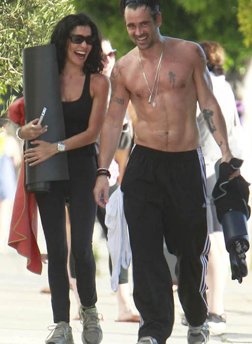 Colin Farrell ger tjejerna och killarna på stan lite ögongodis. Colin Farrell ger tjejerna och killarna på stan lite ögongodis.