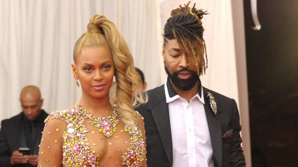 Beyoncé med sin stylist Ty Hunter på en gala i somras.