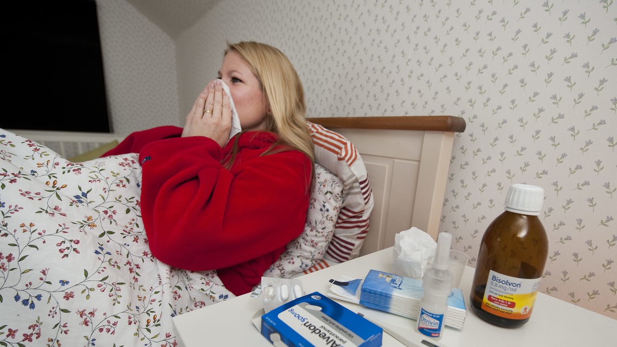 Förkylningsbakterier kan överleva i månader utanför kroppen.