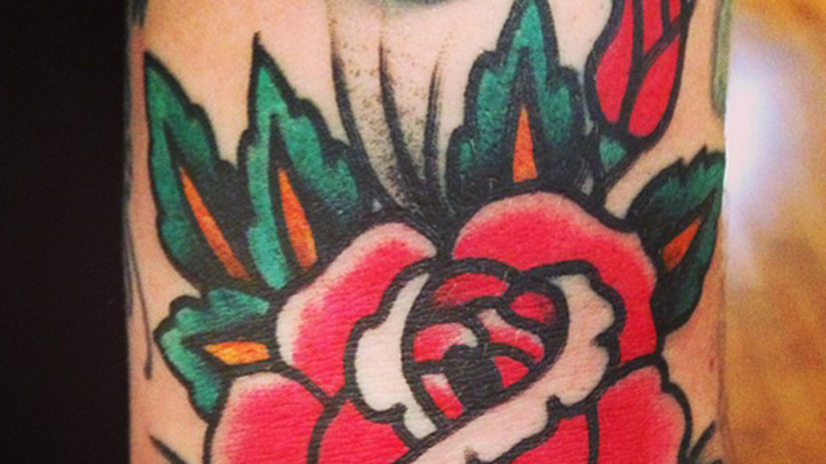 En ros gjord på Smith Street Tattoo Parlour.
