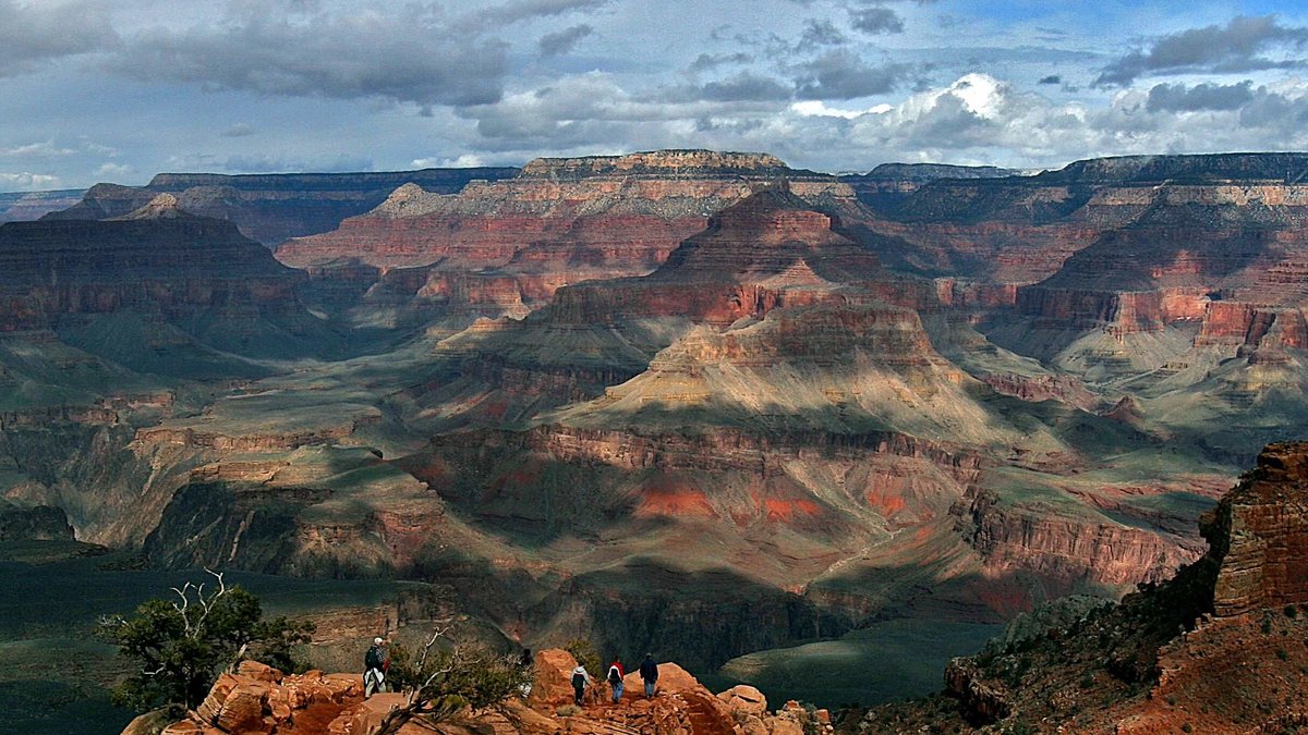 6. Grand Canyon är ett eroderat ökenlandskap i nordvästra Arizona, USA. Nationalparken är sedan år 1979 med på UNESCOs världsarvslista. Många gamla bergarter finns på den fossilrika platsen.