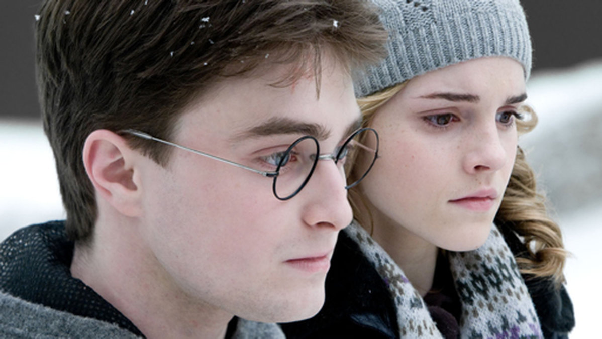 Daniel Radcliffe som Harry Potter och Emma Watson som Hermione Granger. 
