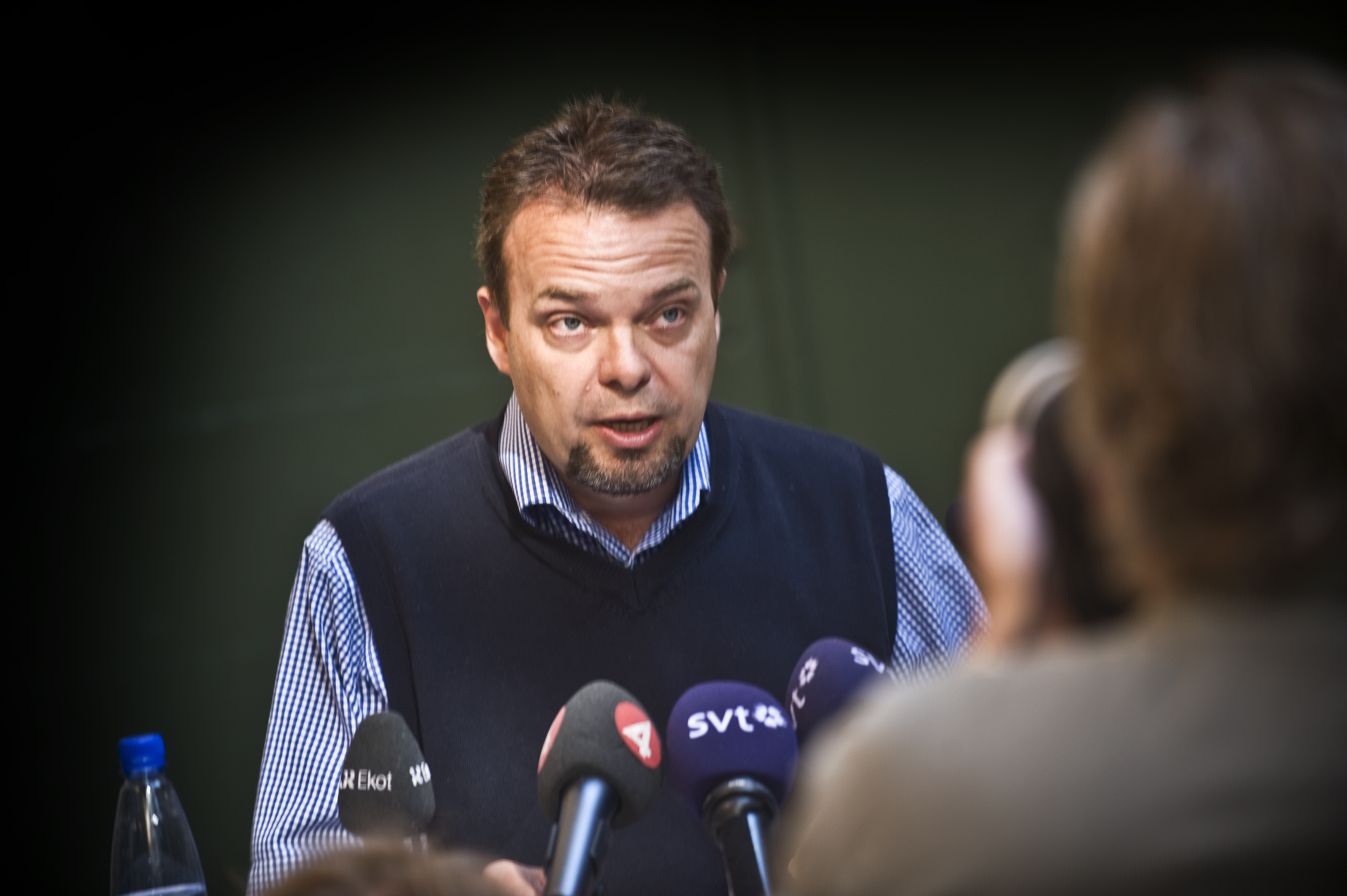 7/7/2010. Den 7 juli, mitt under Almedalsveckan, avgår moderate arbetsmarknadsministern Sven Otto Littorin sedan han pekats ut som sexköpare av bland andra tidningen Aftonbladet. 