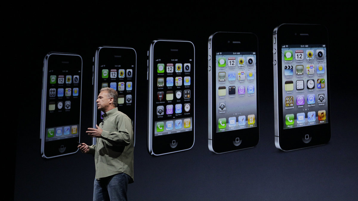 Apples vicepresident Phil Schiller berättar om Apples nya telefon.