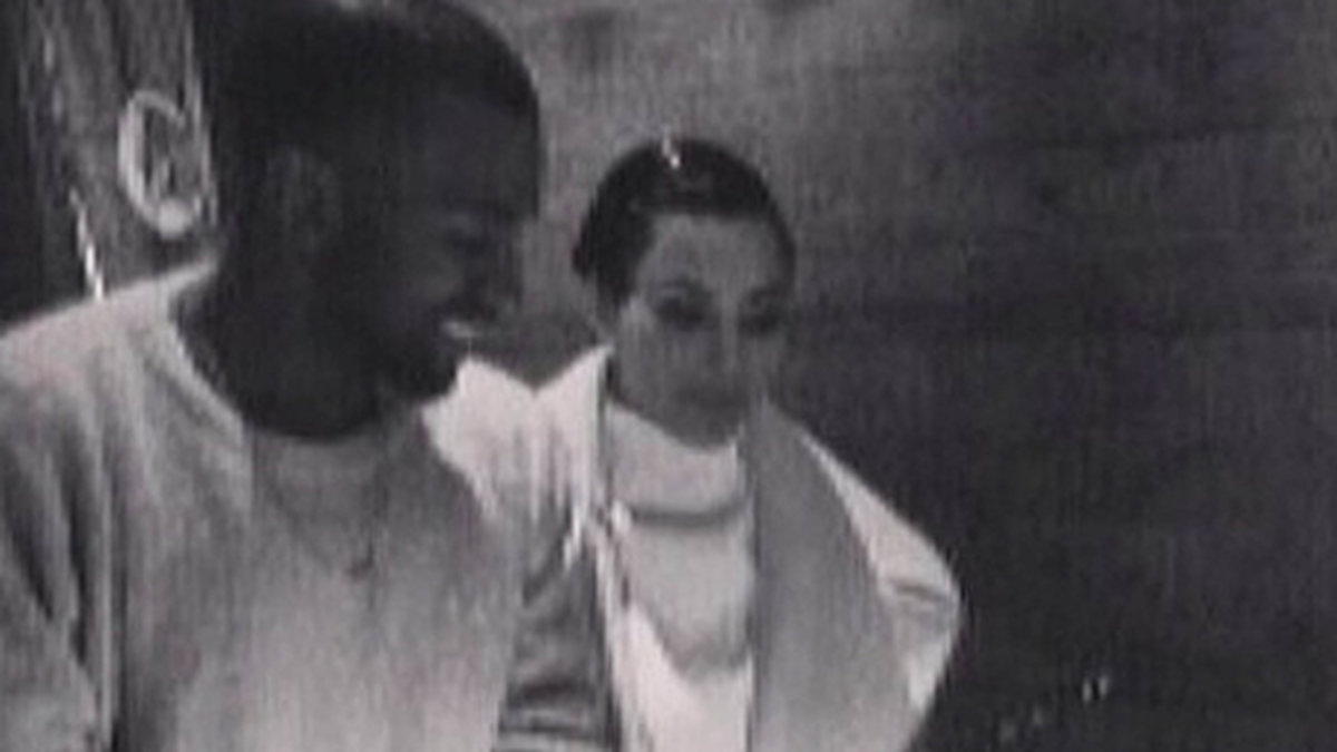 Kim och Kanye firar att hans album The College Dropout fyller 10 år. 