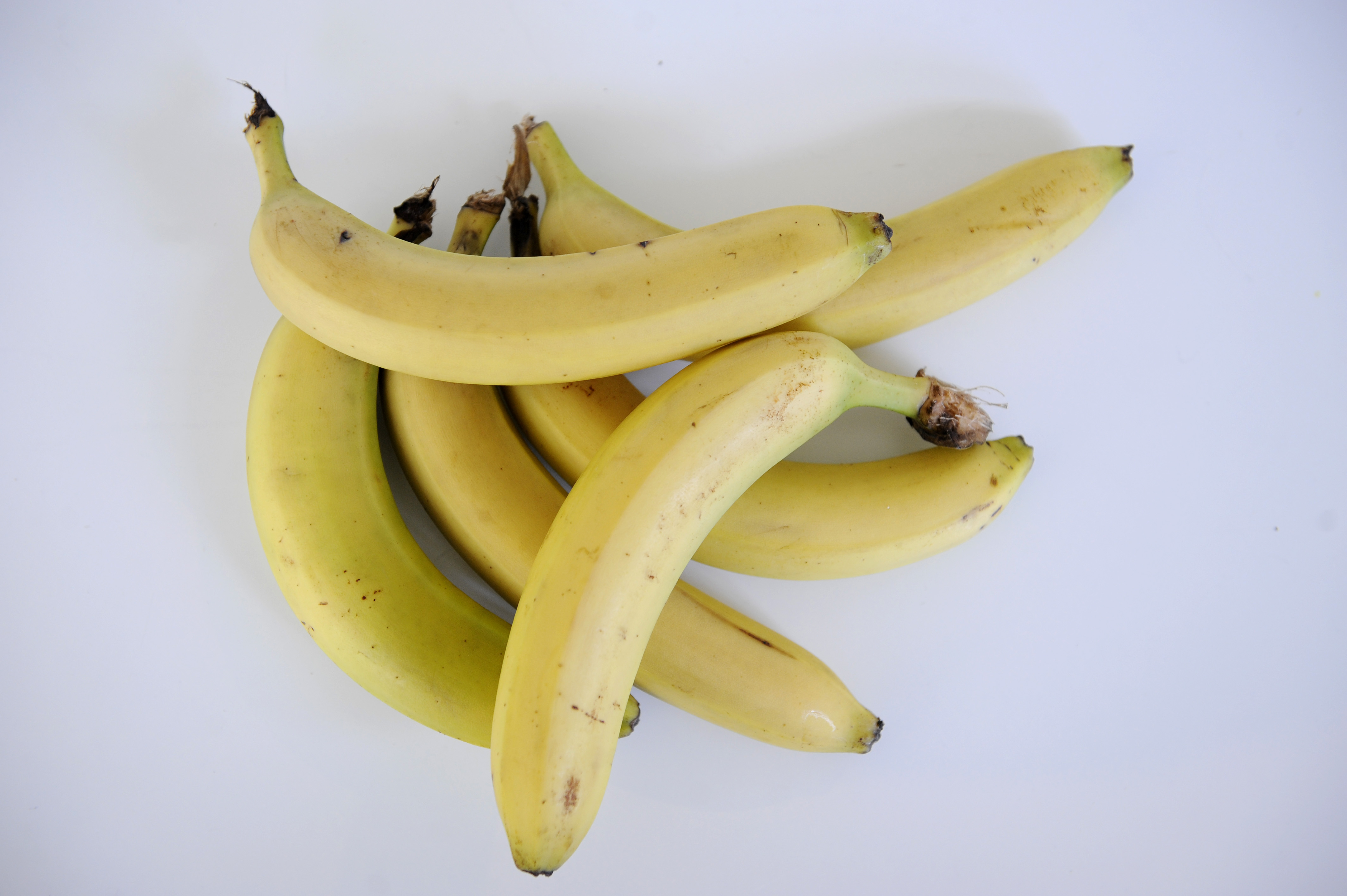 Det var tredje gången på ett år som mörkyade spelare attackeras med bananer i Ryssland. Den annorlunda lösningen på problemet? "Sluta importera frukten."