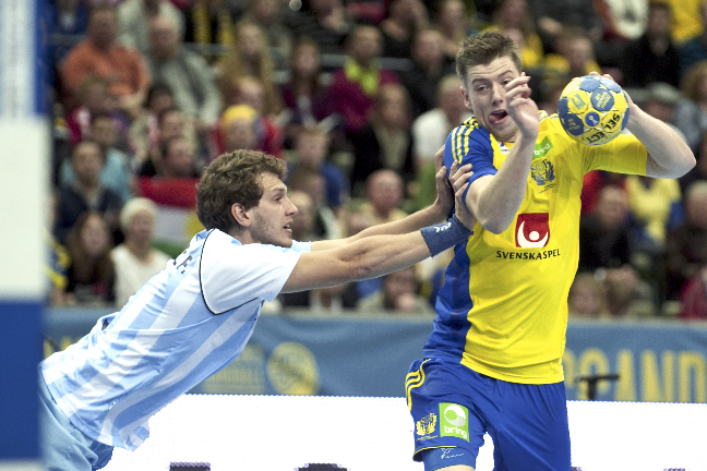 Niclas Ekberg går in för skott. Men liksom övriga i det svenska laget missade han läget.