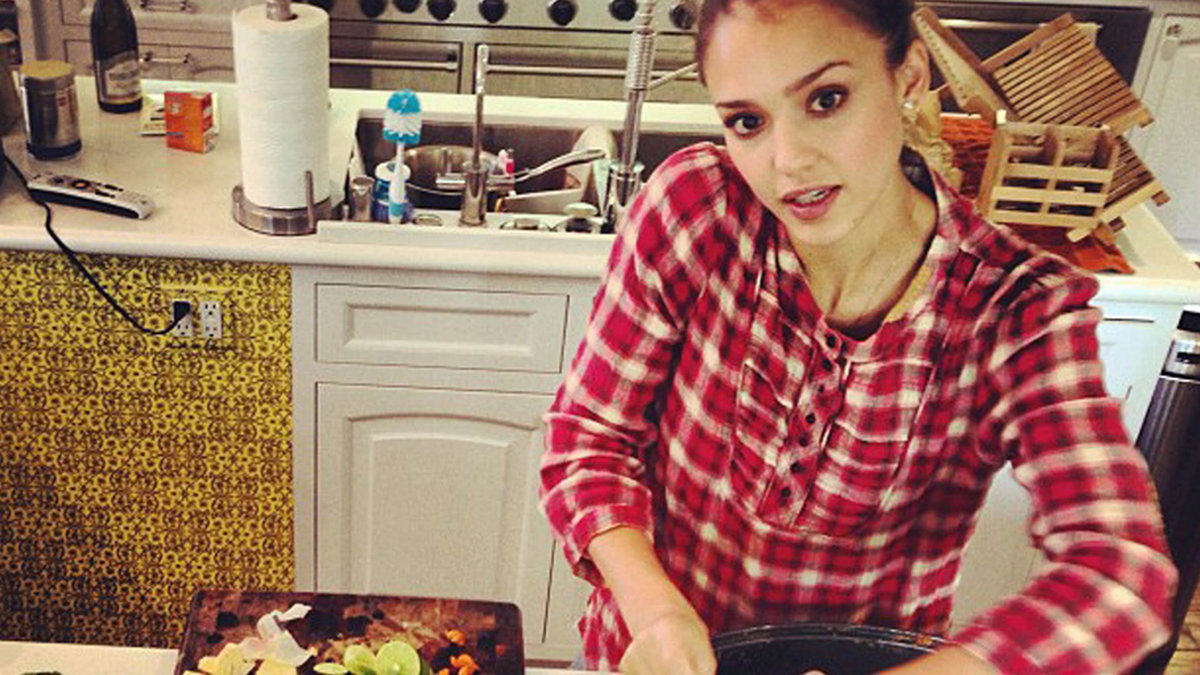 Jessica Alba lagar mat. 