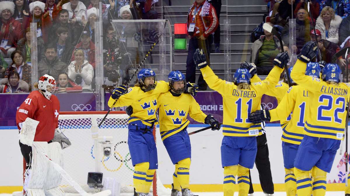 Sverige utökade till 2–0 genom Erica Udén Johansson i slutet av andra perioden.
