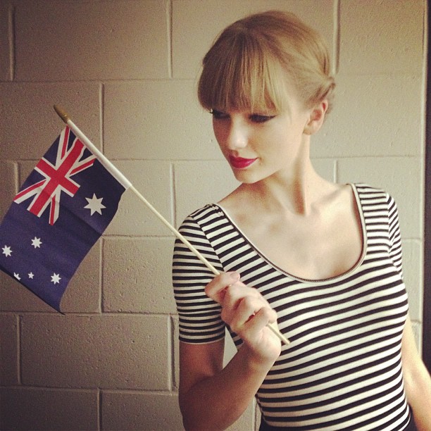 6. Sångerskan Taylor Swift viftar med 5,6 miljoner. - taylorswift