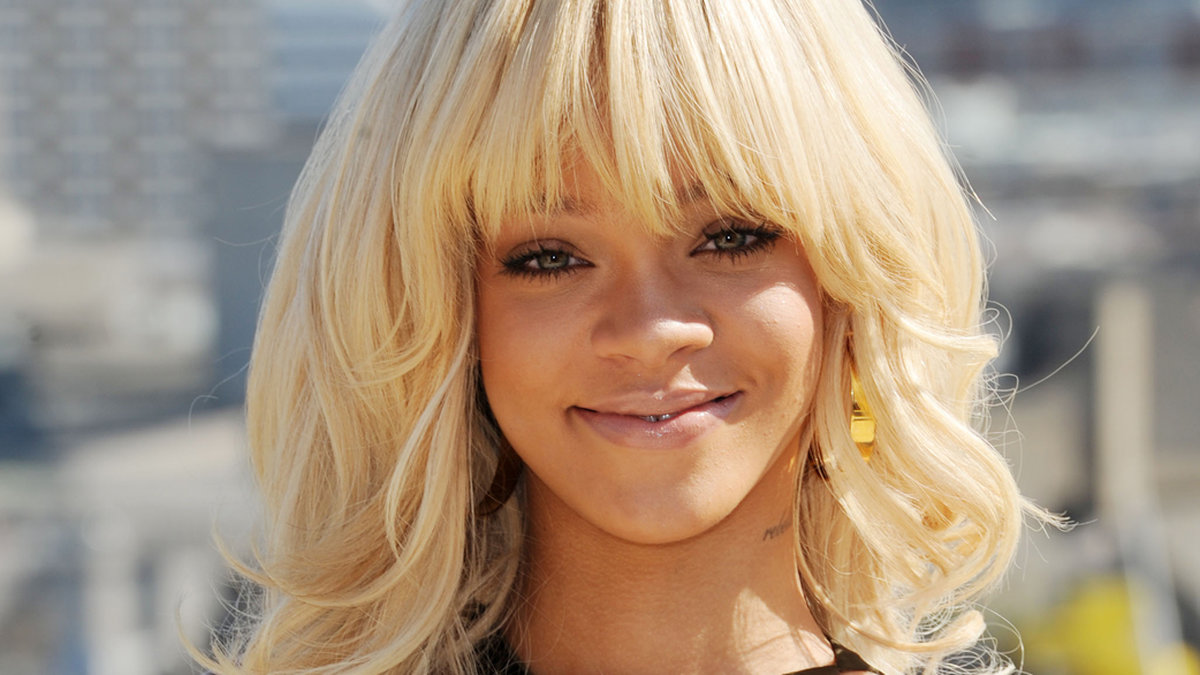 Våren 2012 var sångerskan blond. 