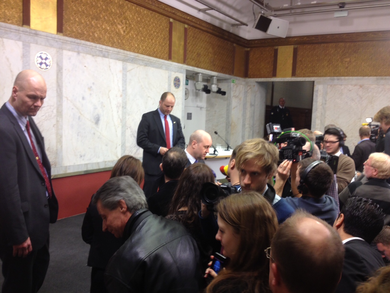 Tolgfors sa under presskonferensen att han blivit utsatt för ett mediedrev.