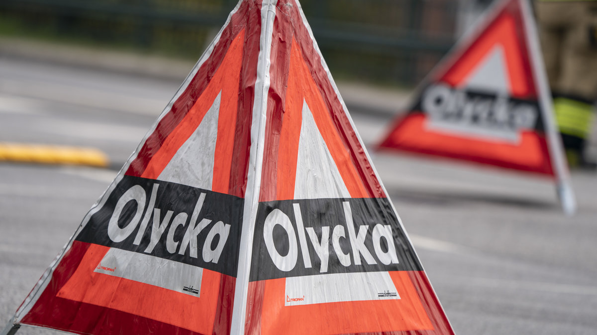 Tre ungdomar har dött efter en trafikolycka i Hultafors utanför Borås.