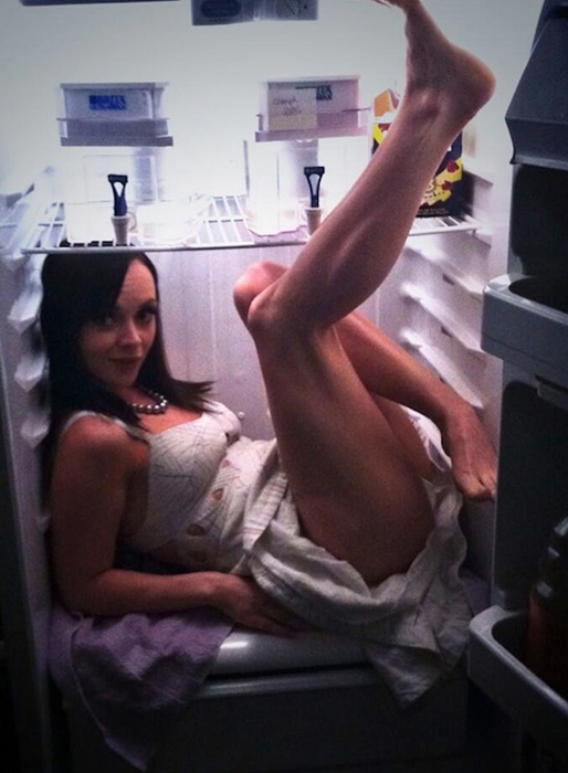 Christina Ricci tyckte att kylen var en mysig plats. Christina Ricci tyckte att kylen var en mysig plats.