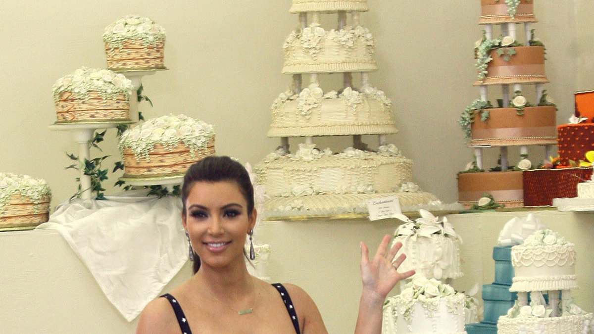 När Kim Kardashian fyllde 30 år så blåste hon ut ljusen på en tårta som kostade 8 miljoner kronor. Och det var inte grädden som kostade – tårtan var nämligen dekorerad med lösa diamanter.