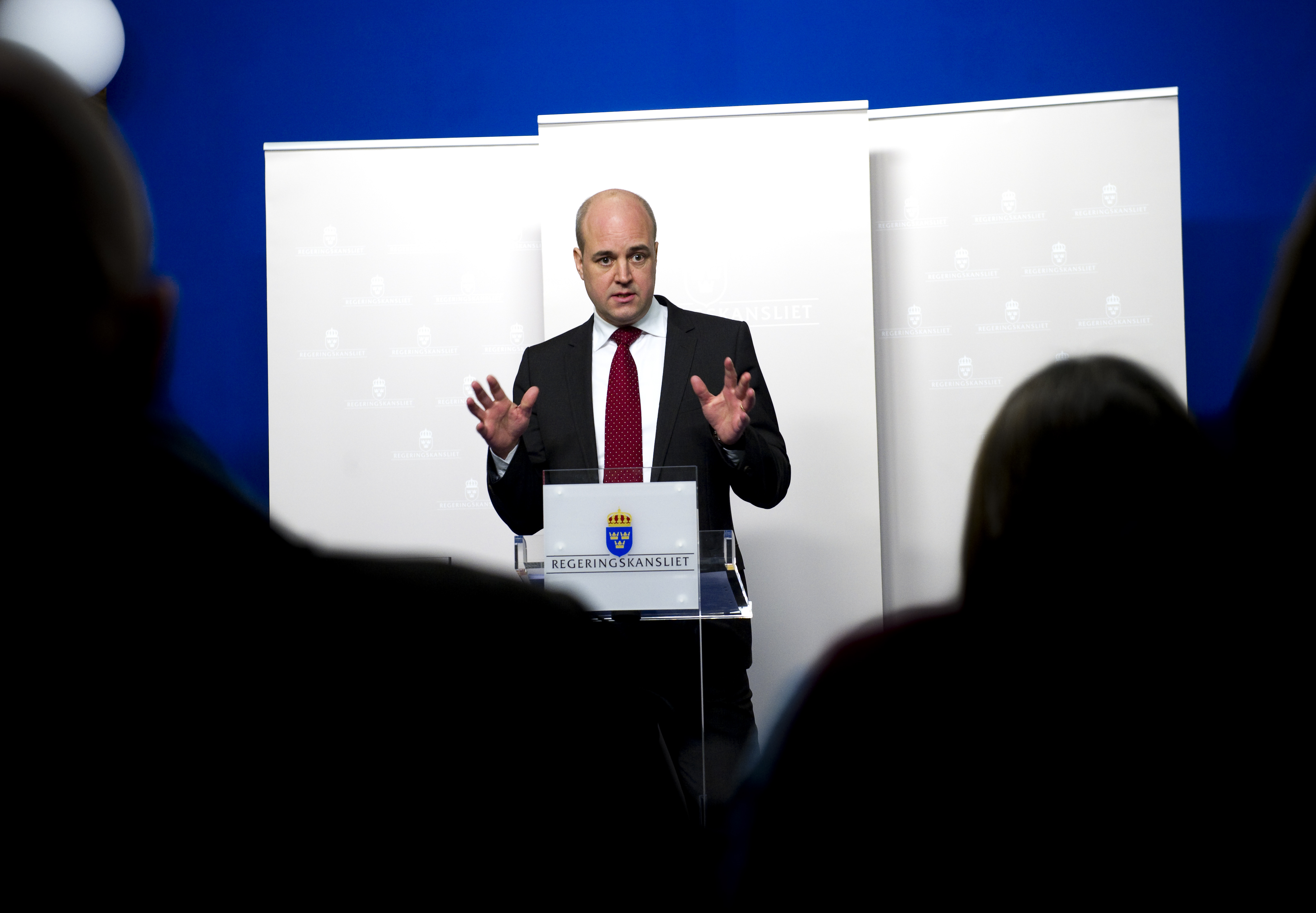 Fredrik Reinfeldt sågar de rödgrönas förslag till ny sjukförsäkring som de presenterade på DN Debatt i dag.