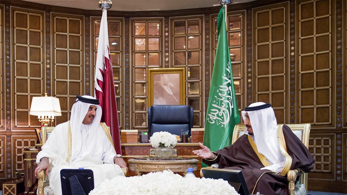 Kung Salman av Saudi (till höger) tillsammans med en annan oskön kille, Hama Al-Thani, emir av Qatar. 