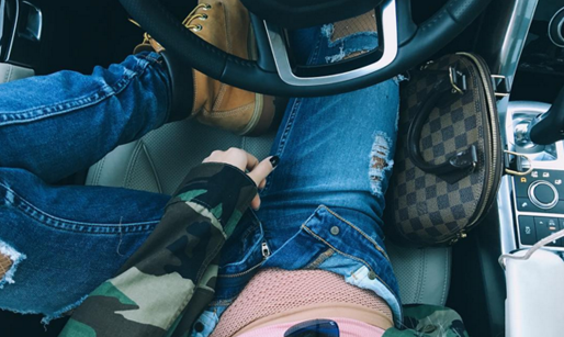 Pia Mia Perez lanserar den nya trenden med nerdragen gylf. Hit eller miss? Pia Mia Perez lanserar den nya trenden med nerdragen gylf. Hit eller miss?
